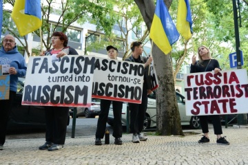 Ukrainians in Lisbon stage protest at presentation of pro-Russian book about war