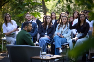 Zelensky meets with students of Chernivtsi universities