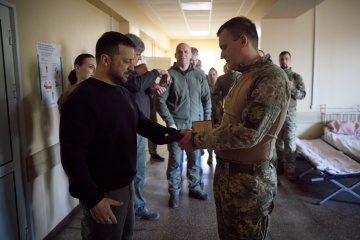 Зеленський приїхав на Донеччину -  відвідав медичну роту 95-ї ОДШБ