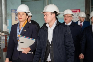 Lettlands Außenministerin besucht durch Russland beschädigtes Energieobjekt