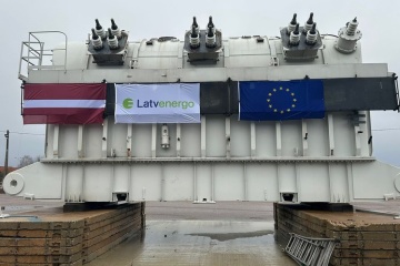 Letonia entrega a Ucrania un transformador de la central hidroeléctrica de Riga y otros equipos