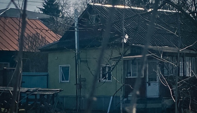 Росіяни за добу завдали 158 ударів по Сумщині: пошкоджені будинки та ліцей