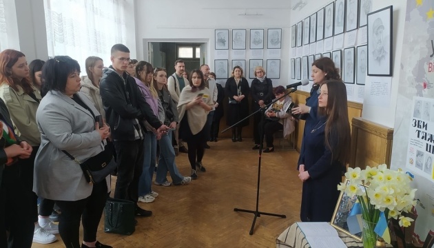 У тернопільському музеї відкрили виставку графічних портретів загиблих захисників України