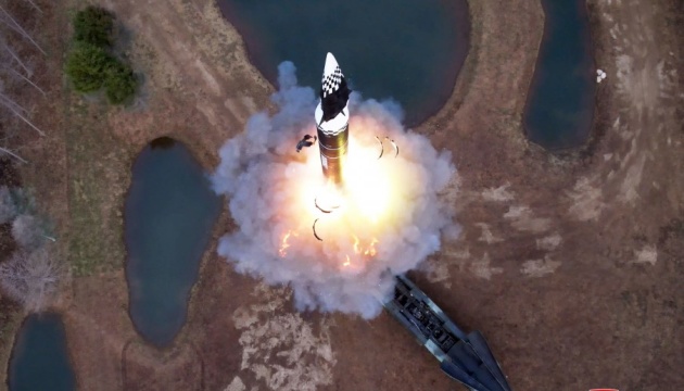 КНДР заявила про успішне випробування нової балістичної ракети з гіперзвуковою боєголовкою