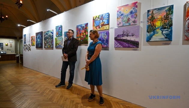 У Львові відкрили благодійну мистецьку виставку робіт дітей та молоді з аутизмом