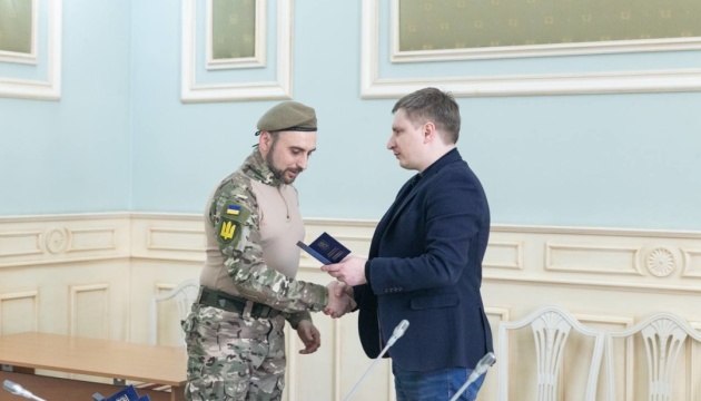 Волонтерам вручили відзнаки «За сприяння обороні Києва»