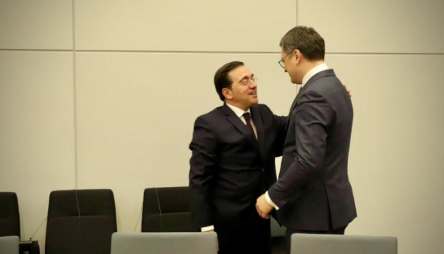 Kuleba discusses with Spanish Foreign Minister providing Ukraine with additional Patriot and other air defense systems