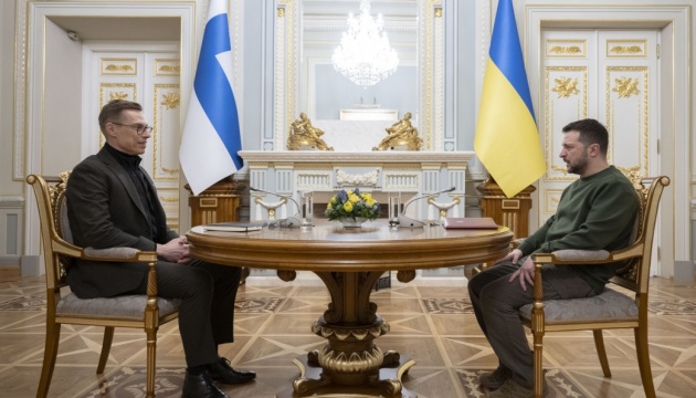 Ukraine, Finland presidents discuss increasing defense production
