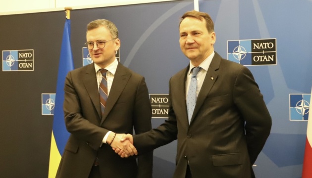 Kuleba in conversation with Sikorski: No more important place for Patriot batteries than in Ukraine