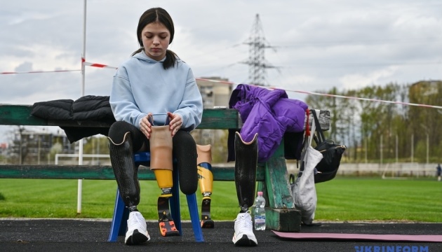 Яна Степаненко, яка втратила ноги через атаку РФ, пробіжить Бостонський марафон на протезах