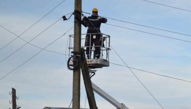 Усунули понад 230 пошкоджень: на Миколаївщині відновили електролінію, пошкоджену у 2022 році