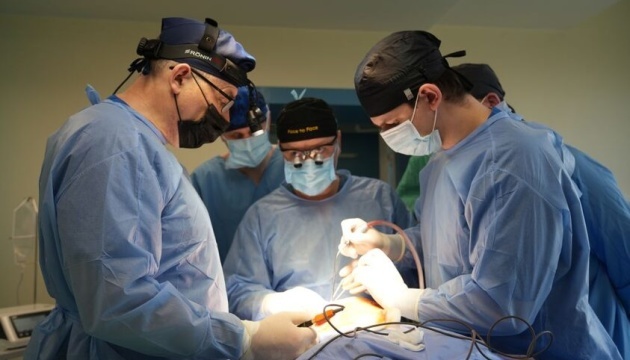 Realizan la primera cirugía plástica de los músculos faciales en Ucrania