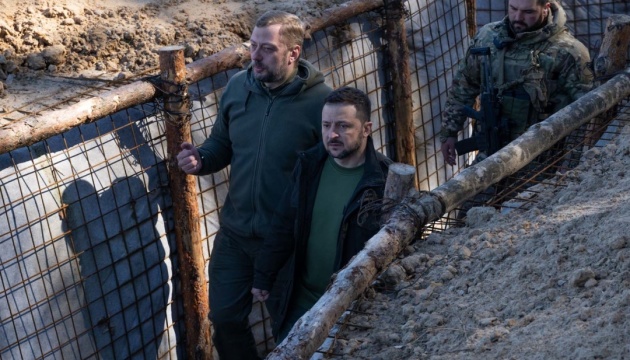 Zelensky inspects construction of fortifications in Chernihiv region 