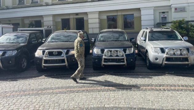 Бійцям ППО на Чернігівщині передали десять позашляховиків