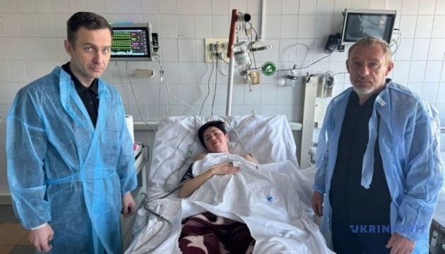 Гендиректор Укрінформу відвідав у лікарні власкора Ольгу Звонарьову, поранену під час обстрілу Запоріжжя