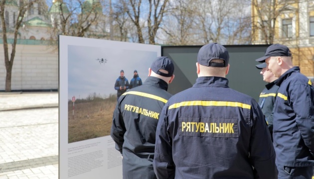 Біля Софії відкрили виставку «Люди, команди і технології для мінної безпеки України»