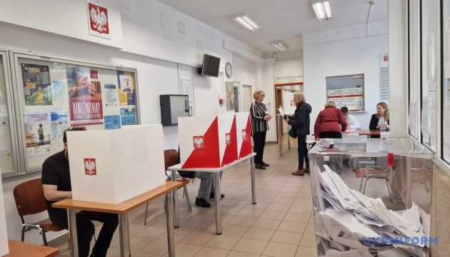 Місцеві вибори у Польщі проходять спокійно: вже проголосував кожен шостий