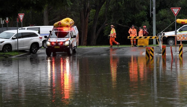На сході Австралії за добу випала місячна норма опадів, сотні людей постраждали через повінь
