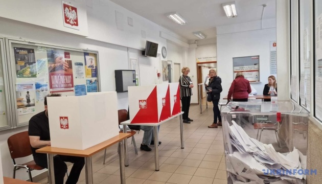 У Польщі найбільше голосів на виборах до місцевих рад здобула опозиція - дані екзит-полу