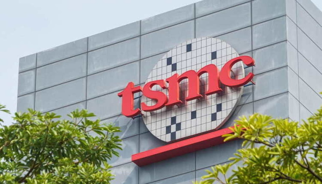 Найбільший у світі виробник чипів TSMC збудує у США ще один завод