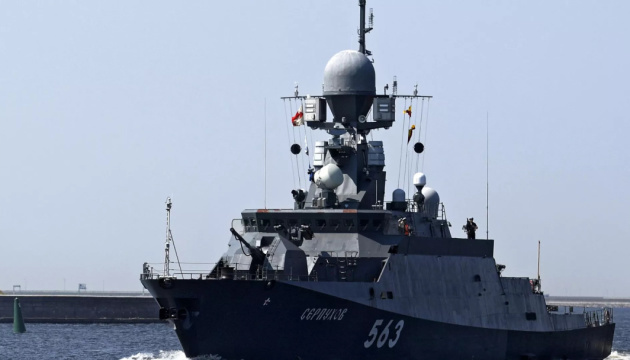 Armada de Ucrania: El pequeño barco lanzamisiles Serpukhov parece que tiene un fallo tras el incendio