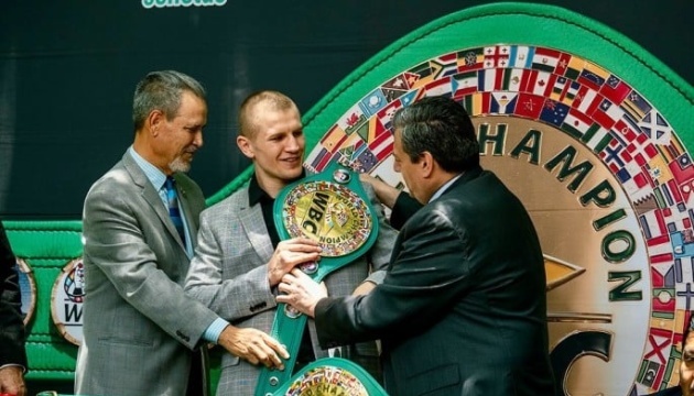 Маурісіо Сулейман вручив Богачуку пояс тимчасового чемпіона WBC