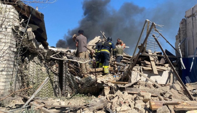 Beschuss von Dorf Lypzi in Region Charkiw: Rettungsarbeiten dauern an