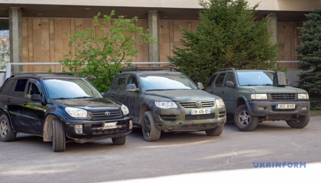 Громадська рада при Тернопільській ОВА передала три авто для ЗСУ