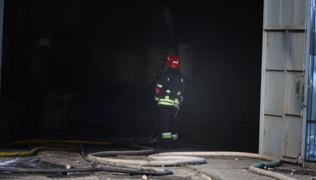 Після удару по об'єкту енергетики на Київщині виникла пожежа