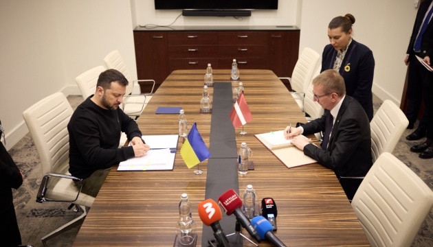 Ukraine und Lettland unterzeichnen Sicherheitsabkommen