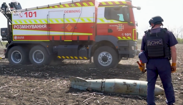Ukrainian sappers defuse 500-kg bomb in Donetsk region