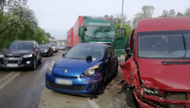Acht Verletzte bei Unfall nahe Kyjiw