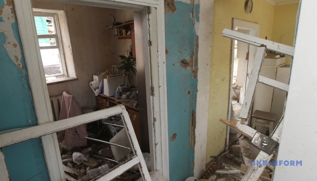 Russians hit Sloviansk center with missile, damaging apartment blocks