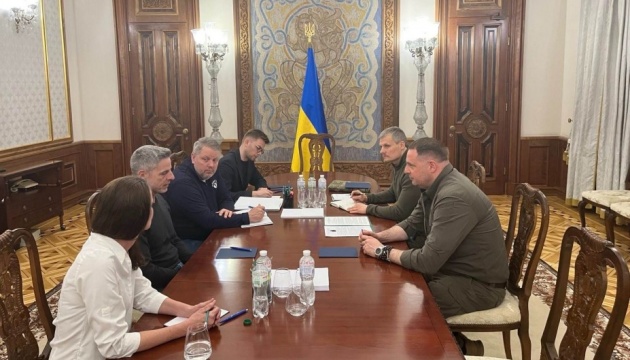 Andriy Yermak et une délégation de Lockheed Martin ont discuté des besoins de l'Ukraine en matière de défense
