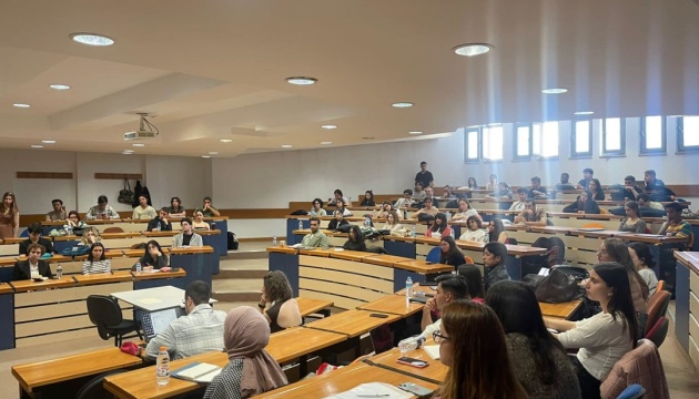 У турецькому виші відбулася зустріч зі студентами на тему російсько-української війни