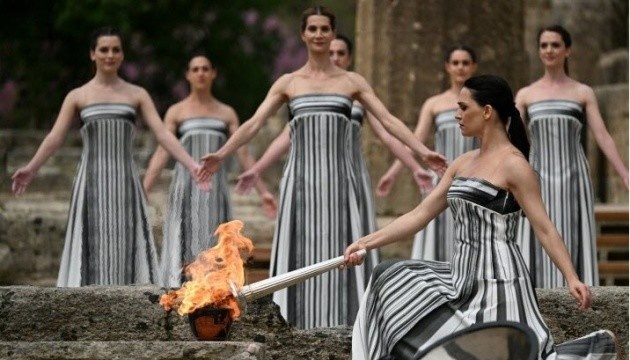 Олімпійський вогонь запалили у Греції 