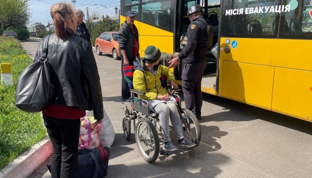 Рятувальники за тиждень допомогли евакуюватися понад 500 цивільним на Донеччині