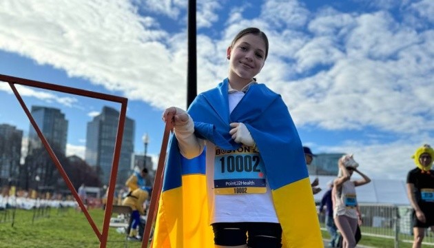 Яна Степаненко, яка пробігла Бостонський марафон на протезах, зібрала кошти для пораненого військового