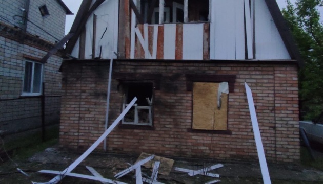 Ворог уночі атакував дронами Дніпропетровщину - від влучань пошкоджені будинки й авто