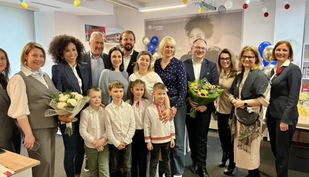 Дружина посла України в Польщі відвідала центр для українських мам і дітей