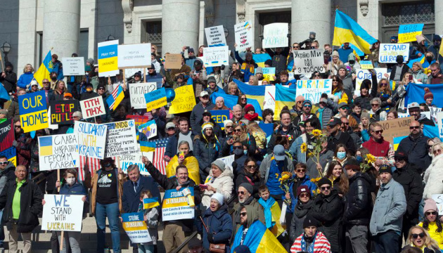 Більшість людей у США підтримують Україну