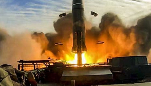 El enemigo ataca con misil balístico una instalación de infraestructura en la región de Odesa
