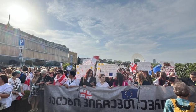 У Грузії відбулися жіночі марші протесту проти закону про «іноагентів»