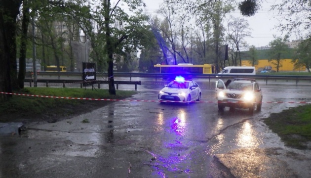 У Києві виявили тіло чоловіка з осколковими пораненнями