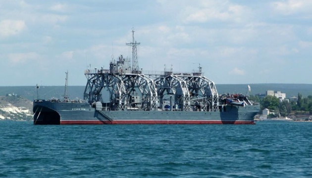 ウクライナ海軍、被占領下セヴァストーポリでの潜水艦救難艦「コムーナ」への攻撃を認める
