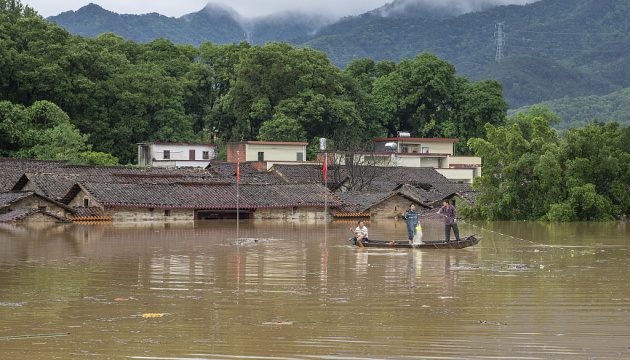 Південь Китаю накрили потужні зливи - 11 людей зникли безвісти, майже 54 тисячі евакуйовані