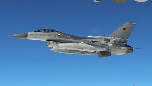Embajador: Ucrania recibirá todos los aviones de combate F-16 de Dinamarca