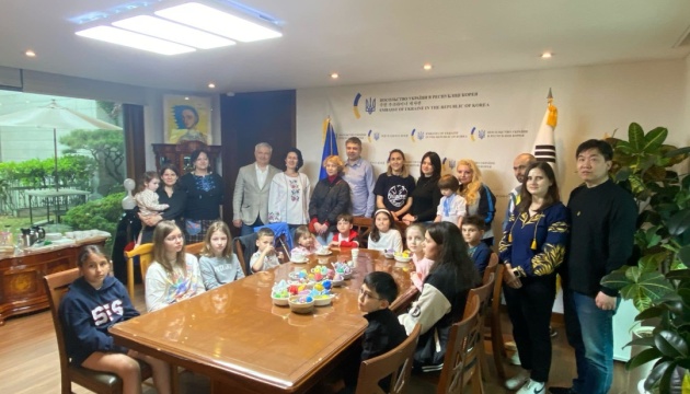 У Сеулі провели майстер-клас з писанкарства для українських дітей