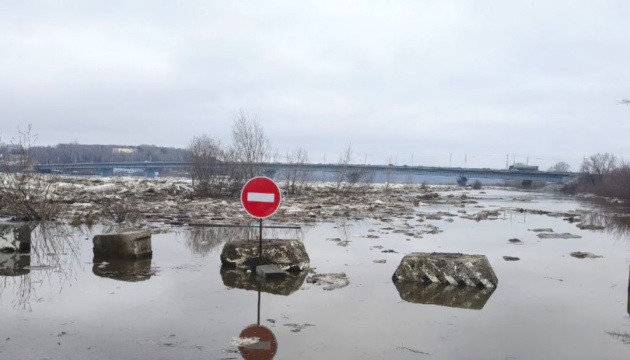 У Росії повінь затопила уранові свердловини, заражена вода могла потрапити у річку - ЗМІ