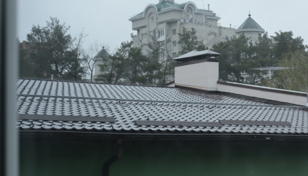 Solaranlage auf dem Dach des Lyzeums Irpin: Warum es nicht nur um Energieeffizienz geht